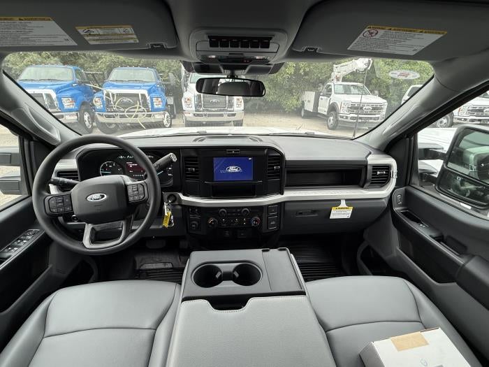 2025 Ford F-550 XL Crew Cab 203-In DRW's photo
