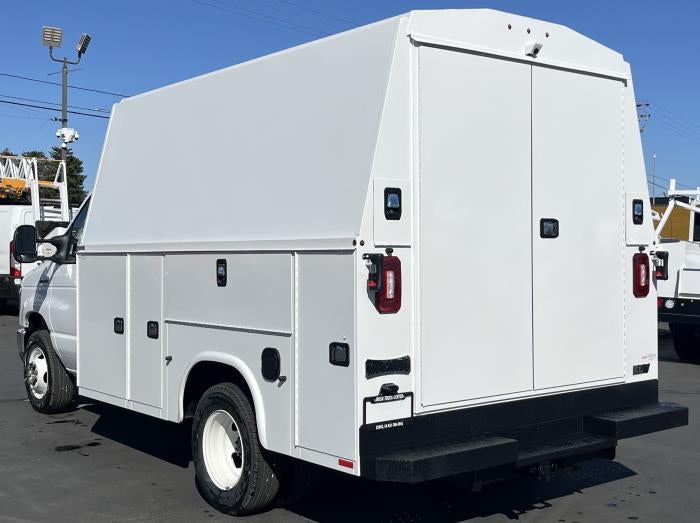 2025 Ford E-350 Standard