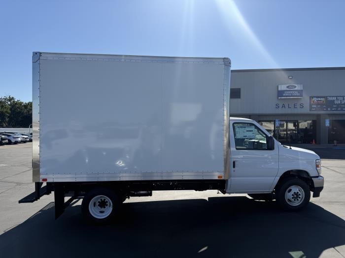 2027 Ford E-450 Standard